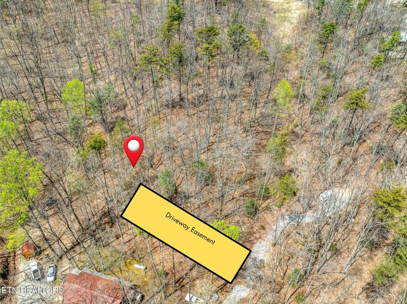 6871 Holiday Dr, Tallassee, TN 37878