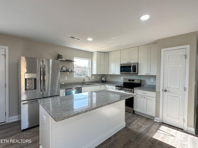 6874 Westgate Cir, Talbott, TN 37877