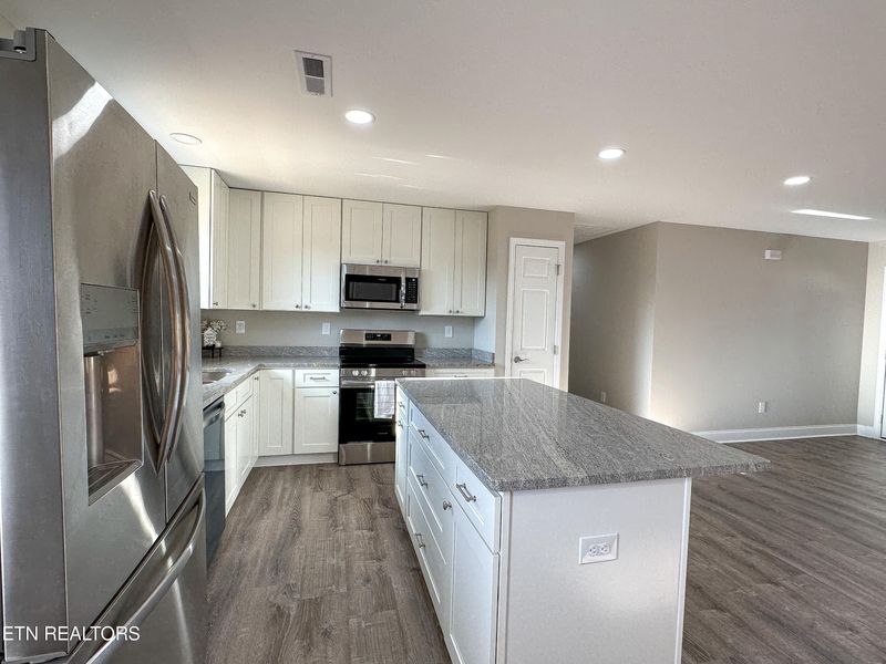 6874 Westgate Cir, Talbott, TN 37877