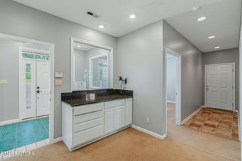 6875 Lakeview Rd, Lenoir City, TN 37772