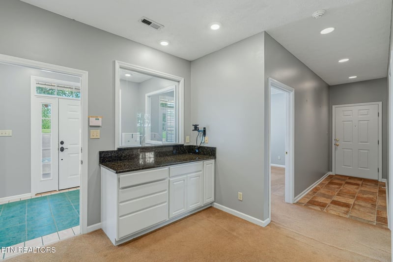 6875 Lakeview Rd, Lenoir City, TN 37772