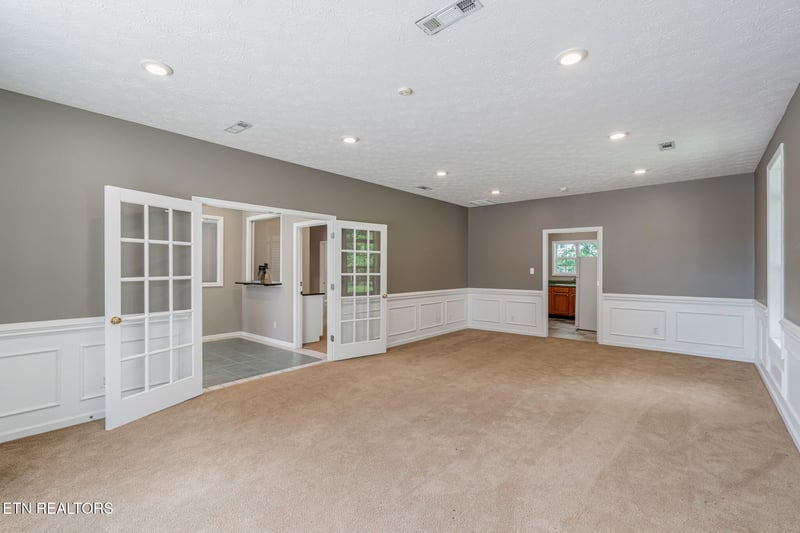 6875 Lakeview Rd, Lenoir City, TN 37772