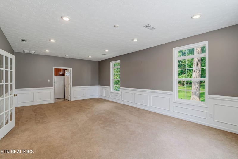 6875 Lakeview Rd, Lenoir City, TN 37772