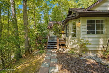 688 Ownby Dr, Gatlinburg, TN 37738