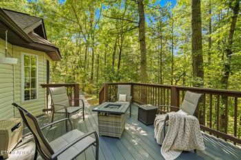 688 Ownby Dr, Gatlinburg, TN 37738