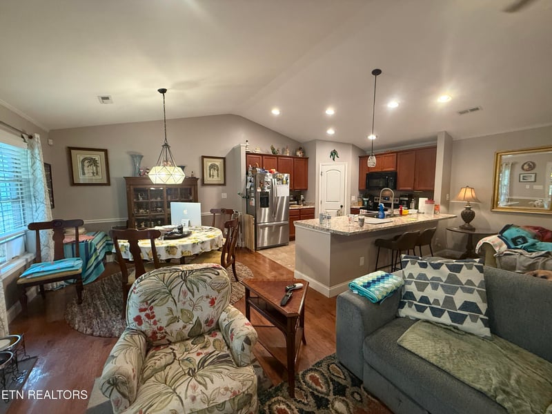 6880 Harvest Grove Ln, Knoxville, TN 37918