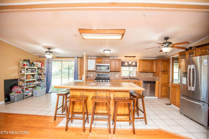 689 Mill Creek Rd, Sunbright, TN 37872