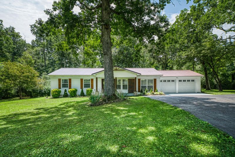 690 Dillon St, Crossville, TN 38555