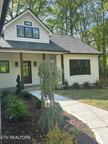 690 Westchester Dr, Crossville, TN 38558