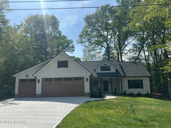 690 Westchester Dr, Crossville, TN 38558
