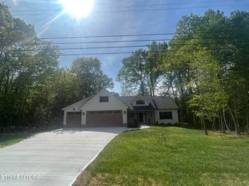 690 Westchester Dr, Crossville, TN 38558