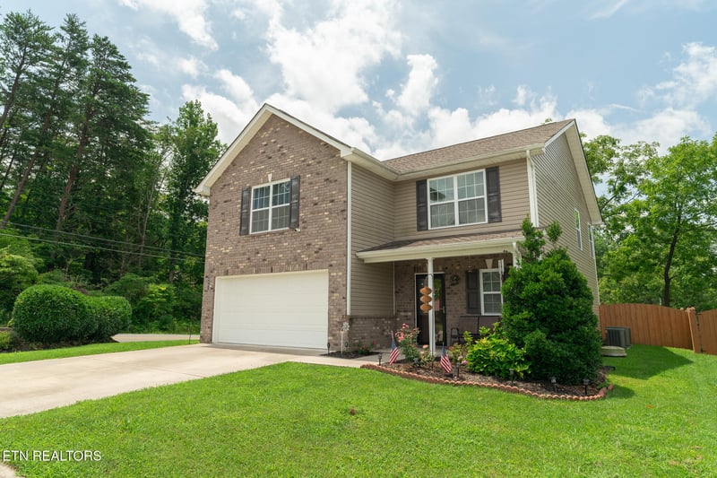 6901 Holliday Park Ln, Knoxville, TN 37918