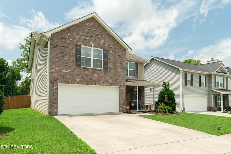 6901 Holliday Park Ln, Knoxville, TN 37918