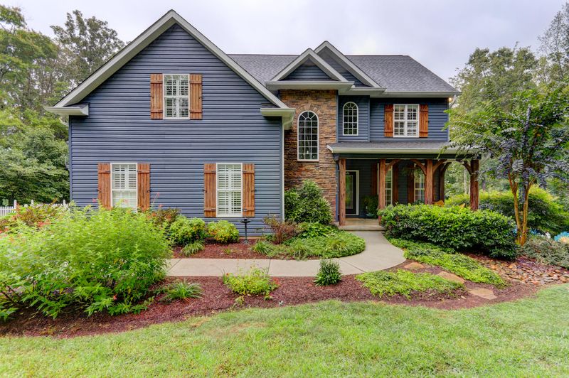 6904 Sunnyview Dr, Knoxville, TN 37914