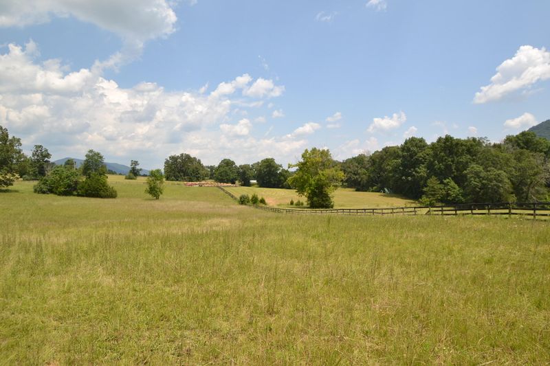 6905 Fair Meadow Ln, Corryton, TN 37721