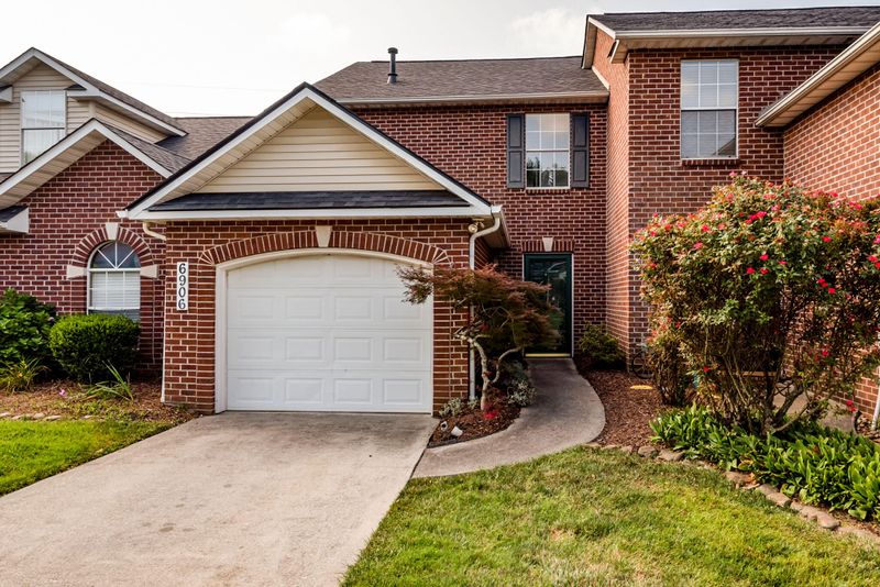 6906 Pemmbrooke Shire Ln, Knoxville, TN 37909