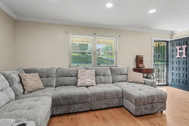 6909 Heatherbrook Dr, Knoxville, TN 37931