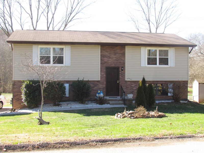 6909 Maize Dr, Knoxville, TN 37918