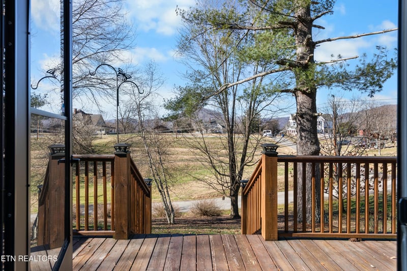 691 Barclay Ln, Jellico, TN 37762