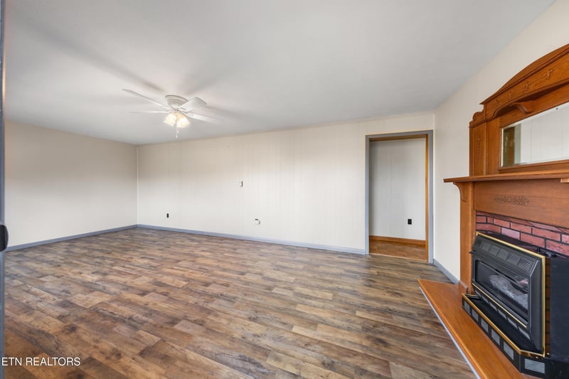 691 Barclay Ln, Jellico, TN 37762