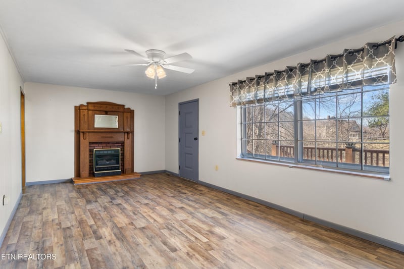 691 Barclay Ln, Jellico, TN 37762