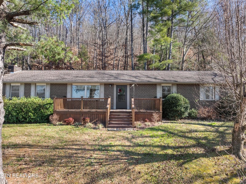 691 Barclay Ln, Jellico, TN 37762