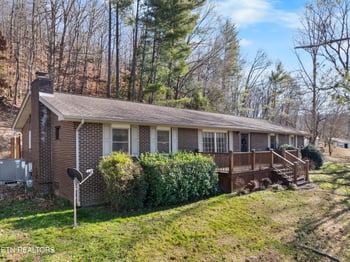 691 Barclay Ln, Jellico, TN 37762
