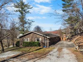 691 Barclay Ln, Jellico, TN 37762