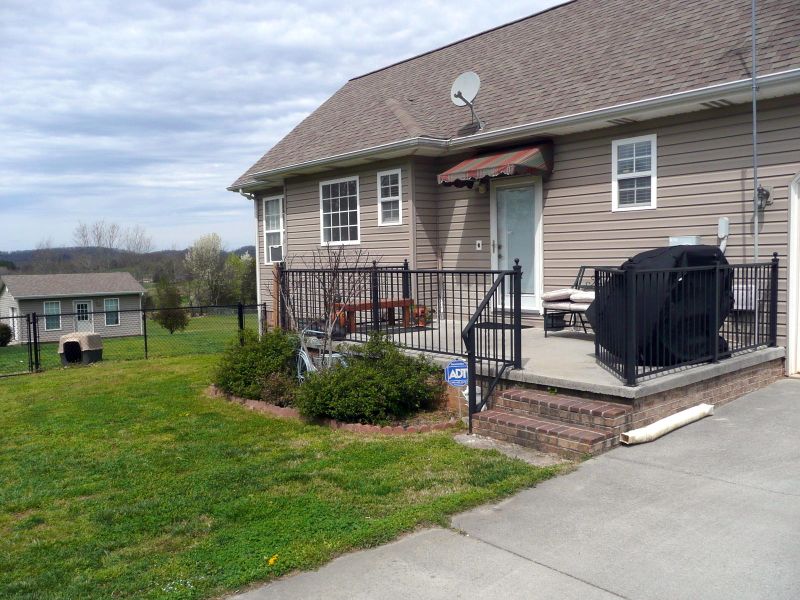 691 Oak Grove Rd, Madisonville, TN 37354