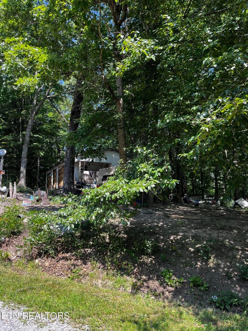 6910 Holiday Hill Ln, Tallassee, TN 37878