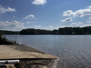 6910 Holiday Hill Ln, Tallassee, TN 37878