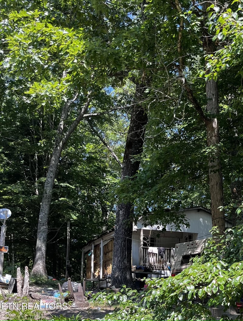 6910 Holiday Hill Ln, Tallassee, TN 37878