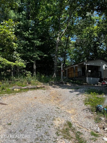 6910 Holiday Hill Ln, Tallassee, TN 37878