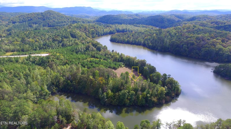 692 Overlook Dr, Vonore, TN 37885