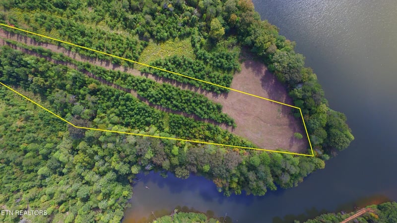 692 Overlook Dr, Vonore, TN 37885