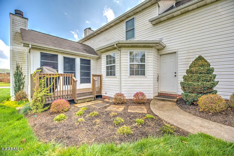 6924 Chartwell Rd, Knoxville, TN 37931