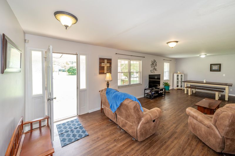 6925 Heatherbrook Dr, Knoxville, TN 37931