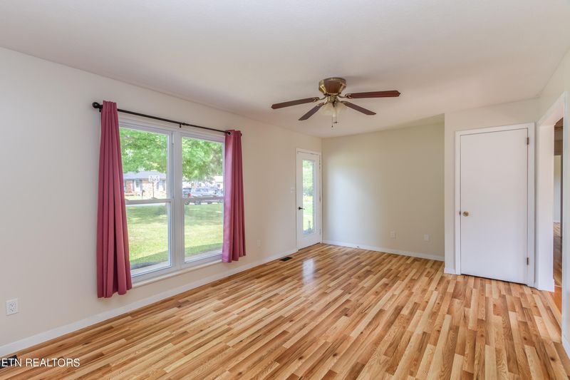 6927 Maize Dr, Knoxville, TN 37918