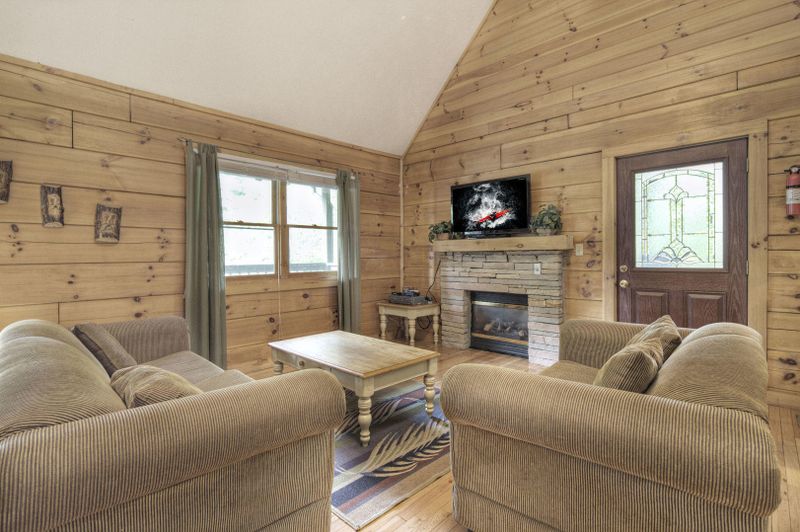 693 Eagles Boulevard Way, Pigeon Forge, TN 37863