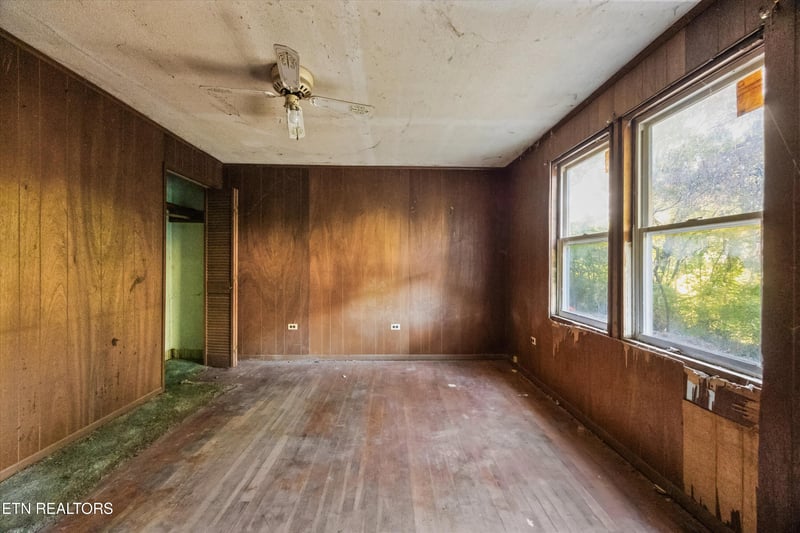693 Hassler Mill Rd, Harriman, TN 37748