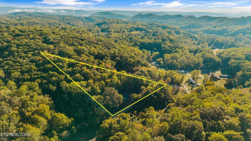693 Hassler Mill Rd, Harriman, TN 37748