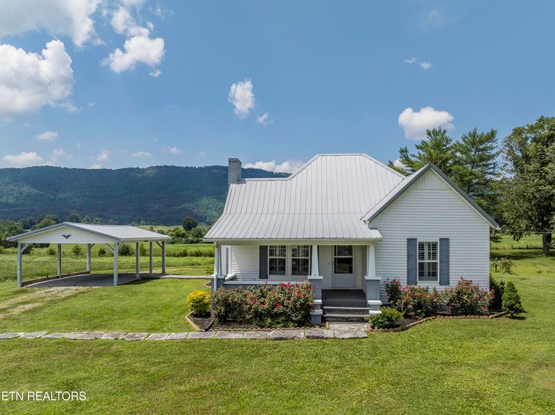 693 Old Middlesboro Hwy, Lafollette, TN 37766