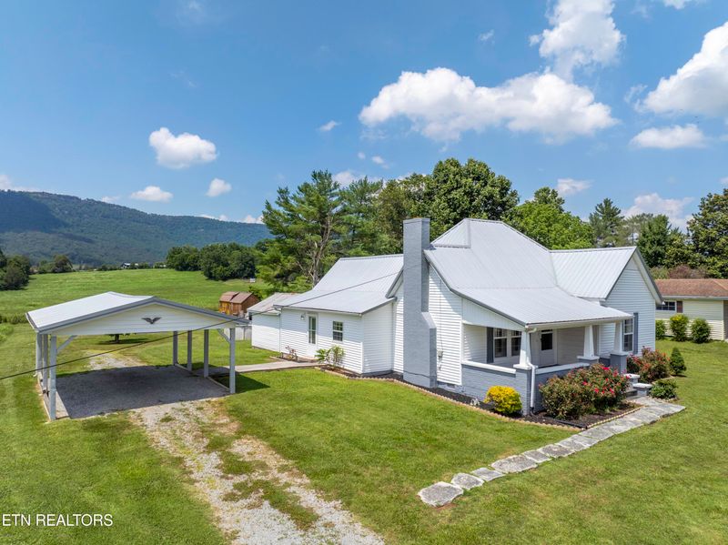 693 Old Middlesboro Hwy, Lafollette, TN 37766