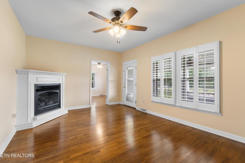 693 Old Middlesboro Hwy, Lafollette, TN 37766