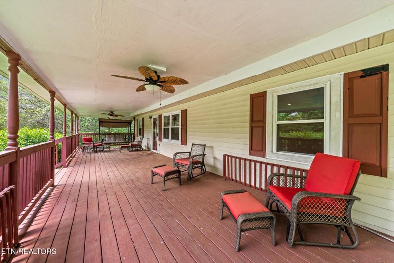 693 Pine Hollow Rd, Jacksboro, TN 37757