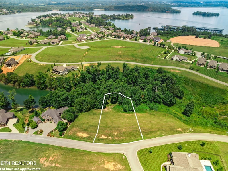 694 Taffrail Dr, Lenoir City, TN 37772