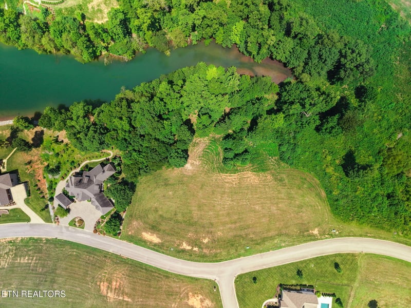 694 Taffrail Dr, Lenoir City, TN 37772