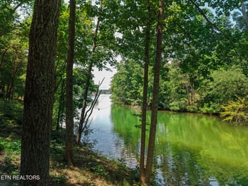 694 Taffrail Dr, Lenoir City, TN 37772