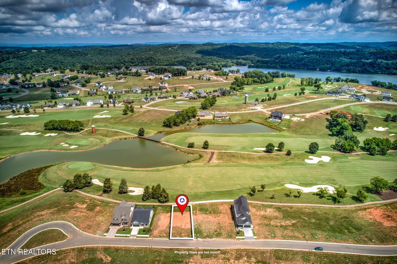 695 Black Bear Cir, Loudon, TN 37774