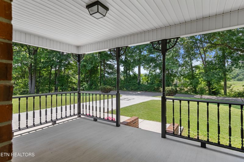 695 Mt Paran Loop, Jacksboro, TN 37757